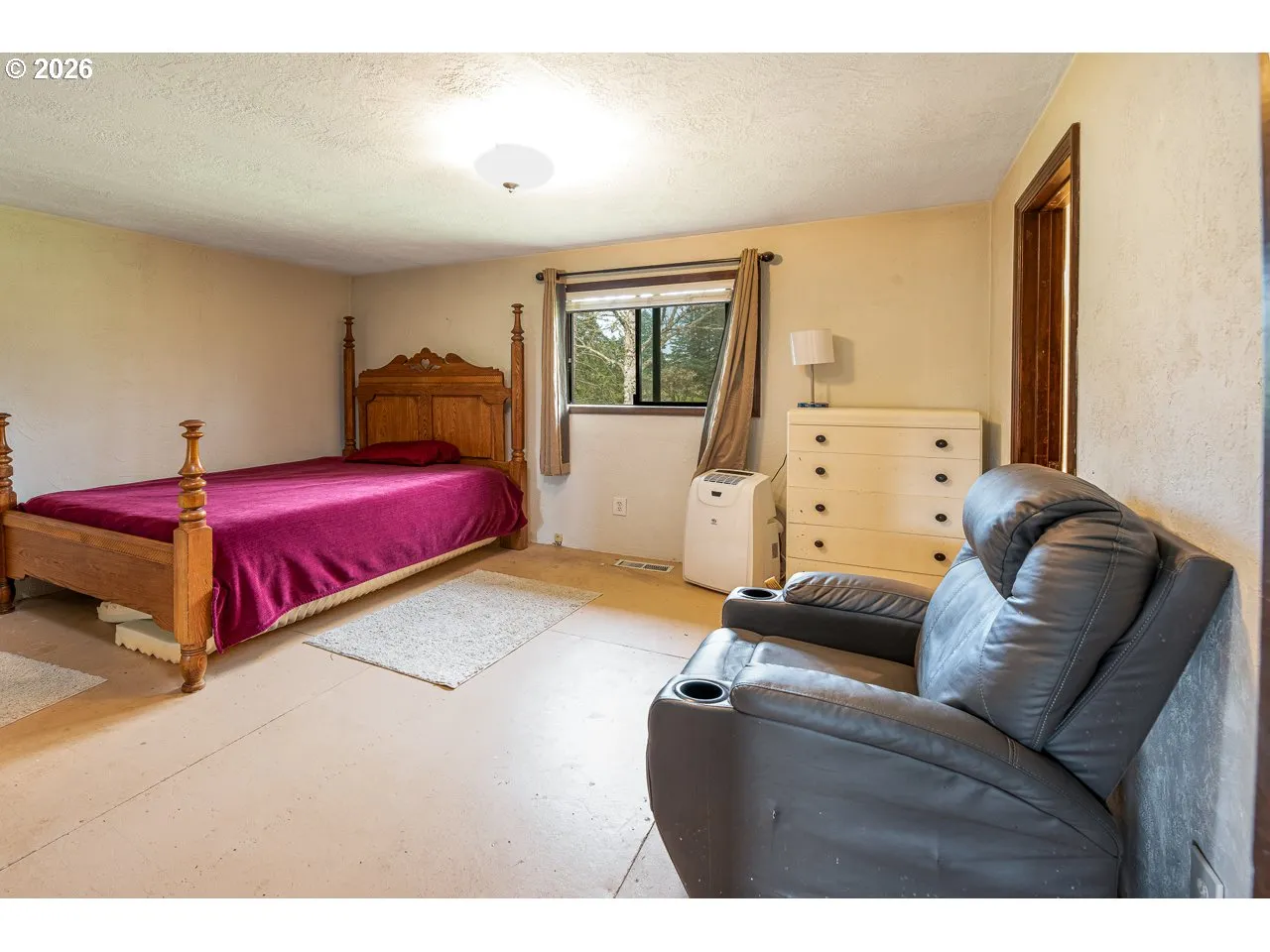 Bedroom, Primary