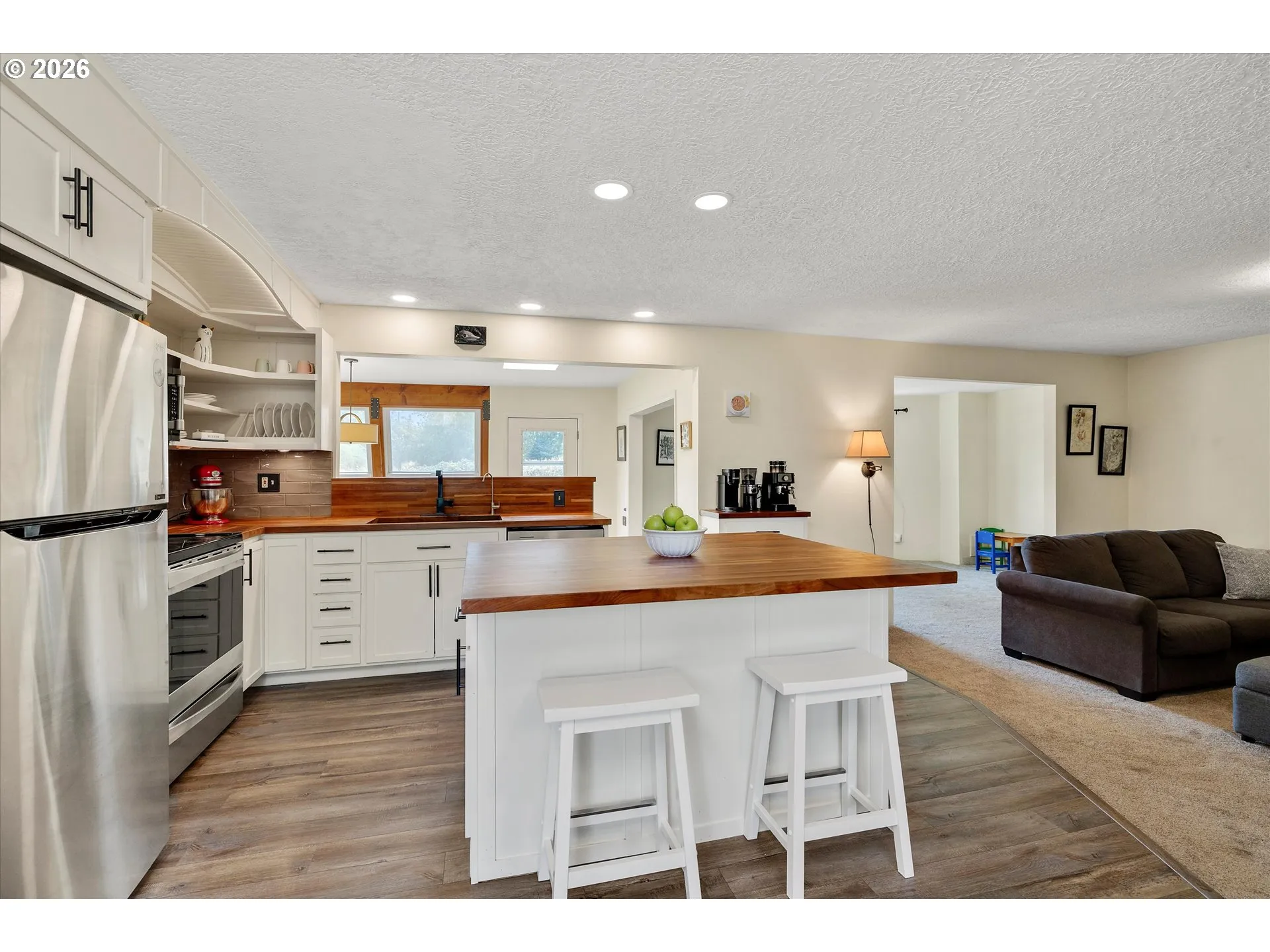 Kitchen-Breakfast Bar