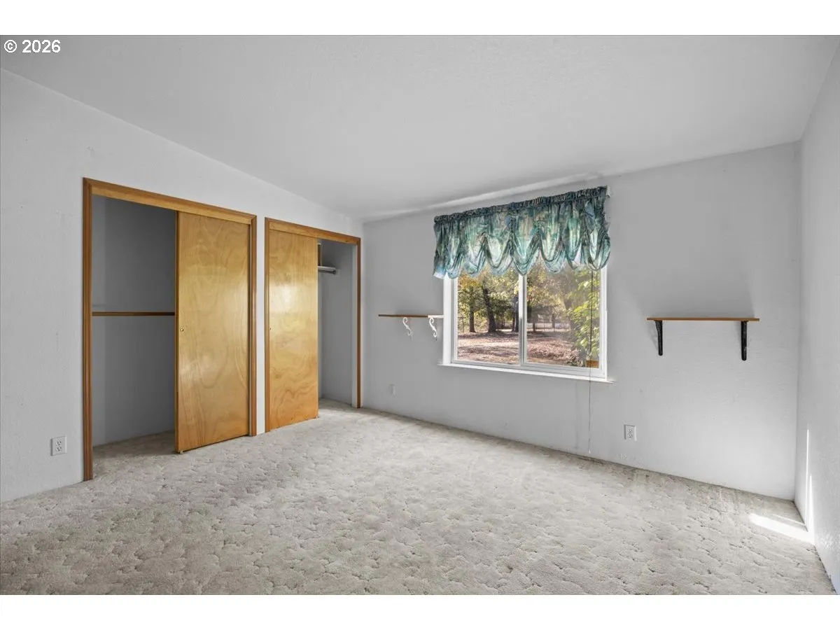 Bedroom, Primary