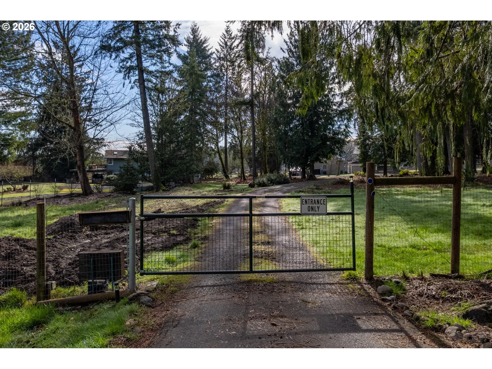 Driveway-Gated