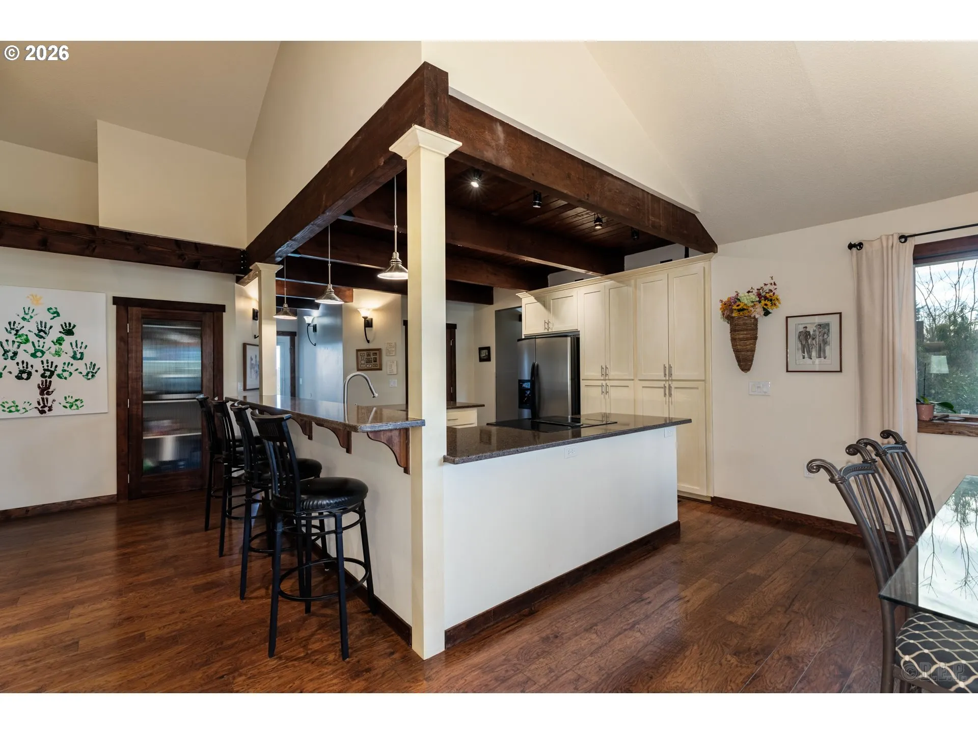 Kitchen-Breakfast Bar