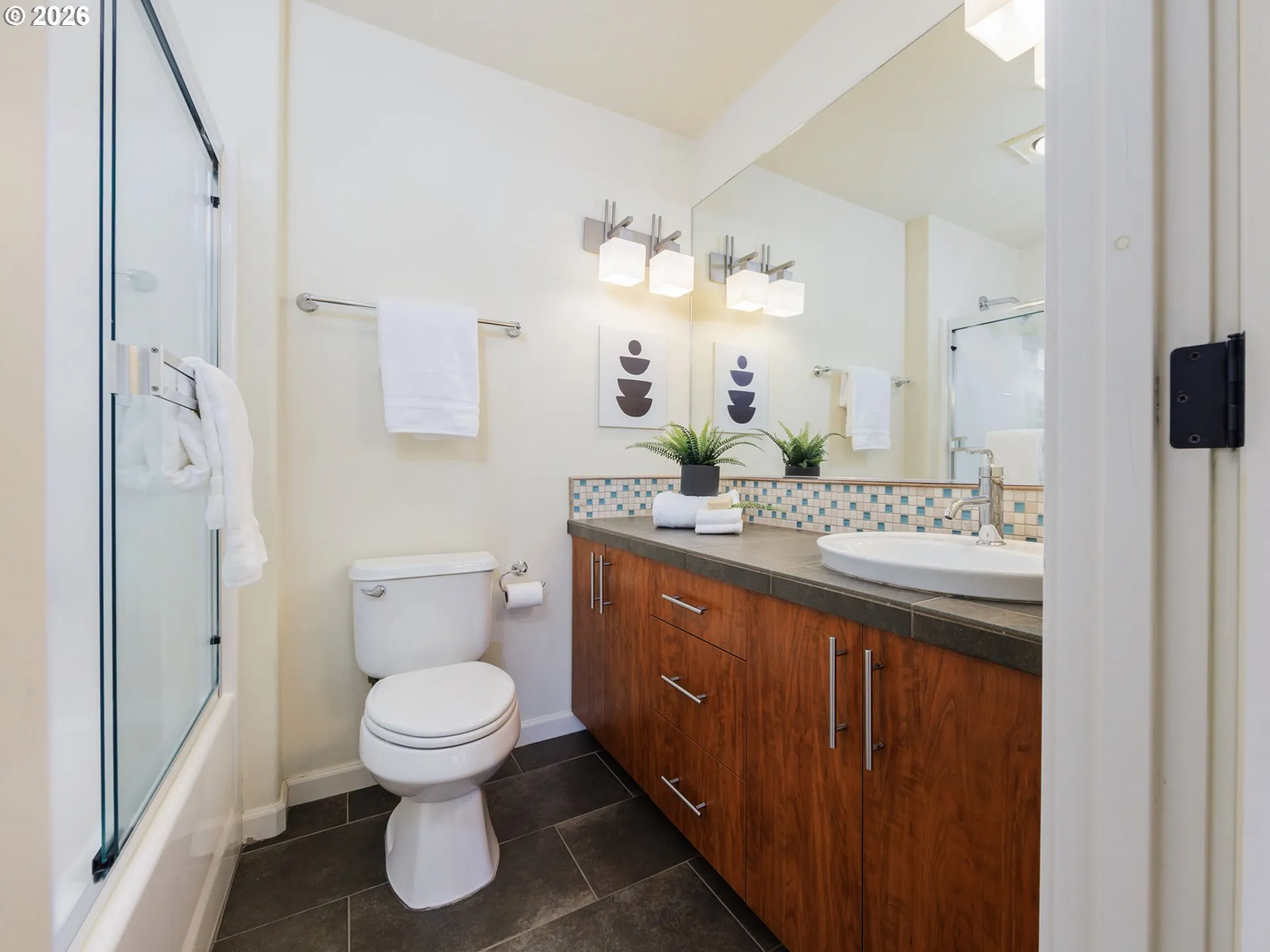 Bathroom, Attached-Upper