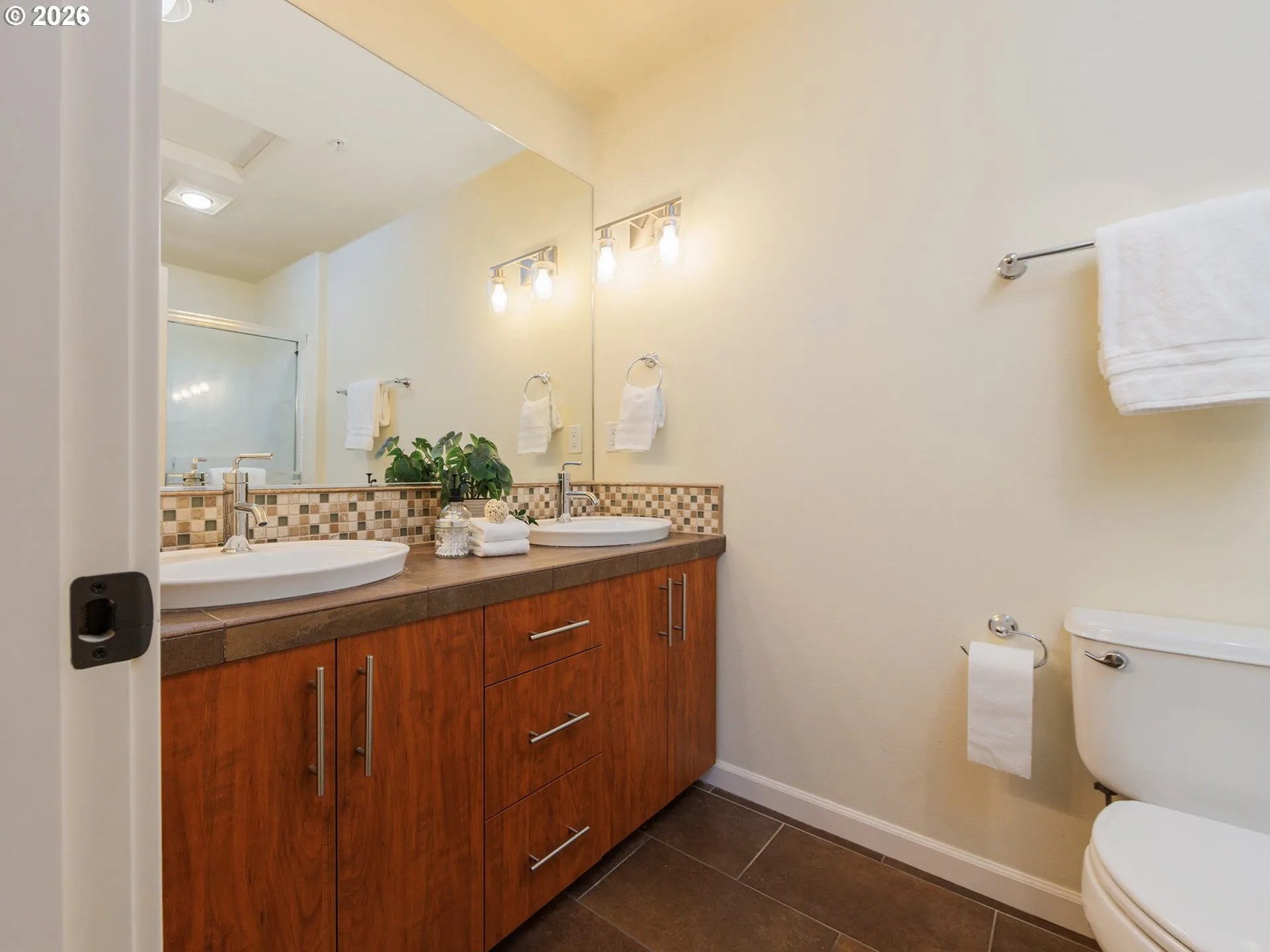 Bathroom, Attached-Upper
