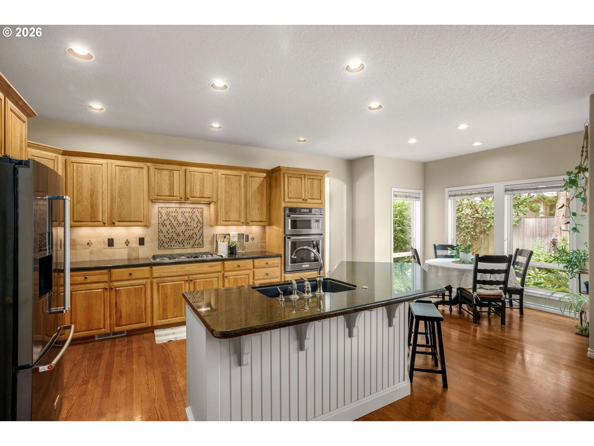 Kitchen-Breakfast Bar