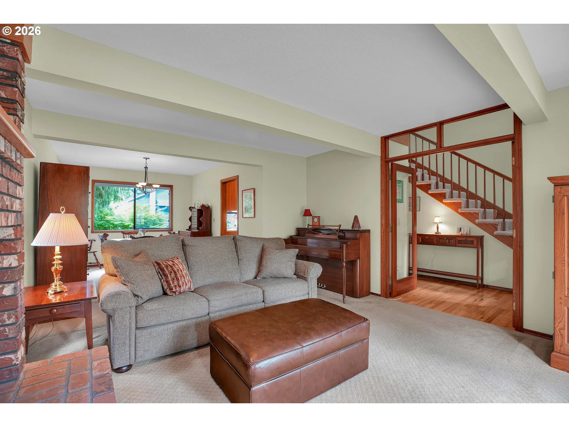 Living Room/Entrance