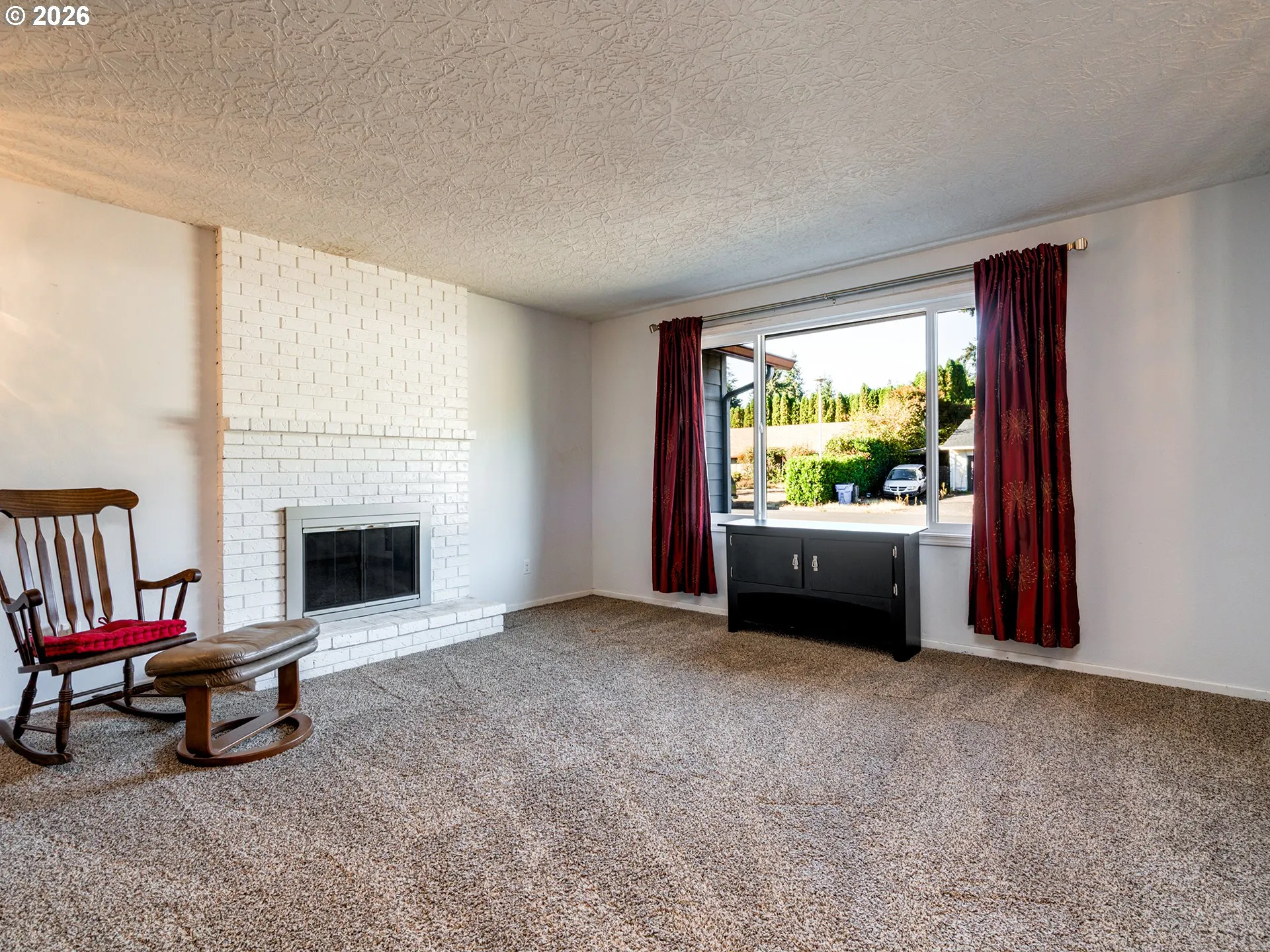 Living Room-Fireplace