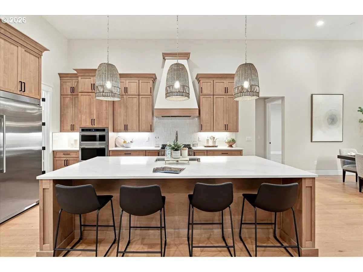 Kitchen-Breakfast Bar