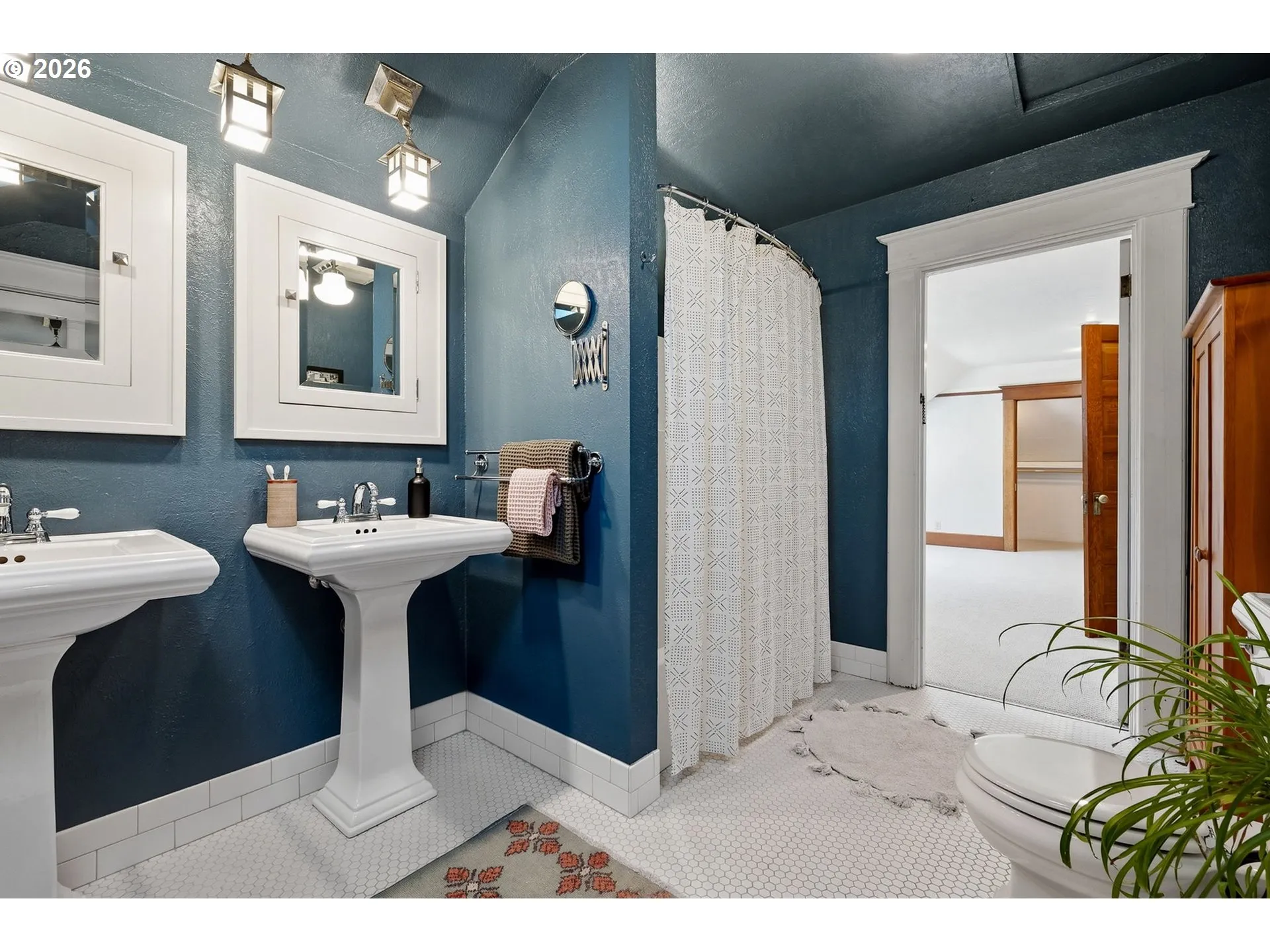 Bathroom, Attached-Upper