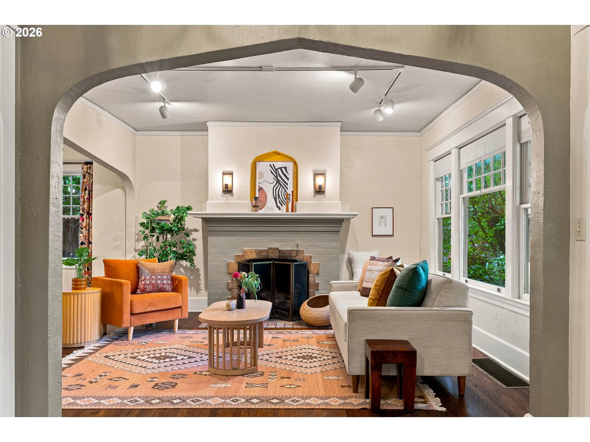 Living Room/Entrance
