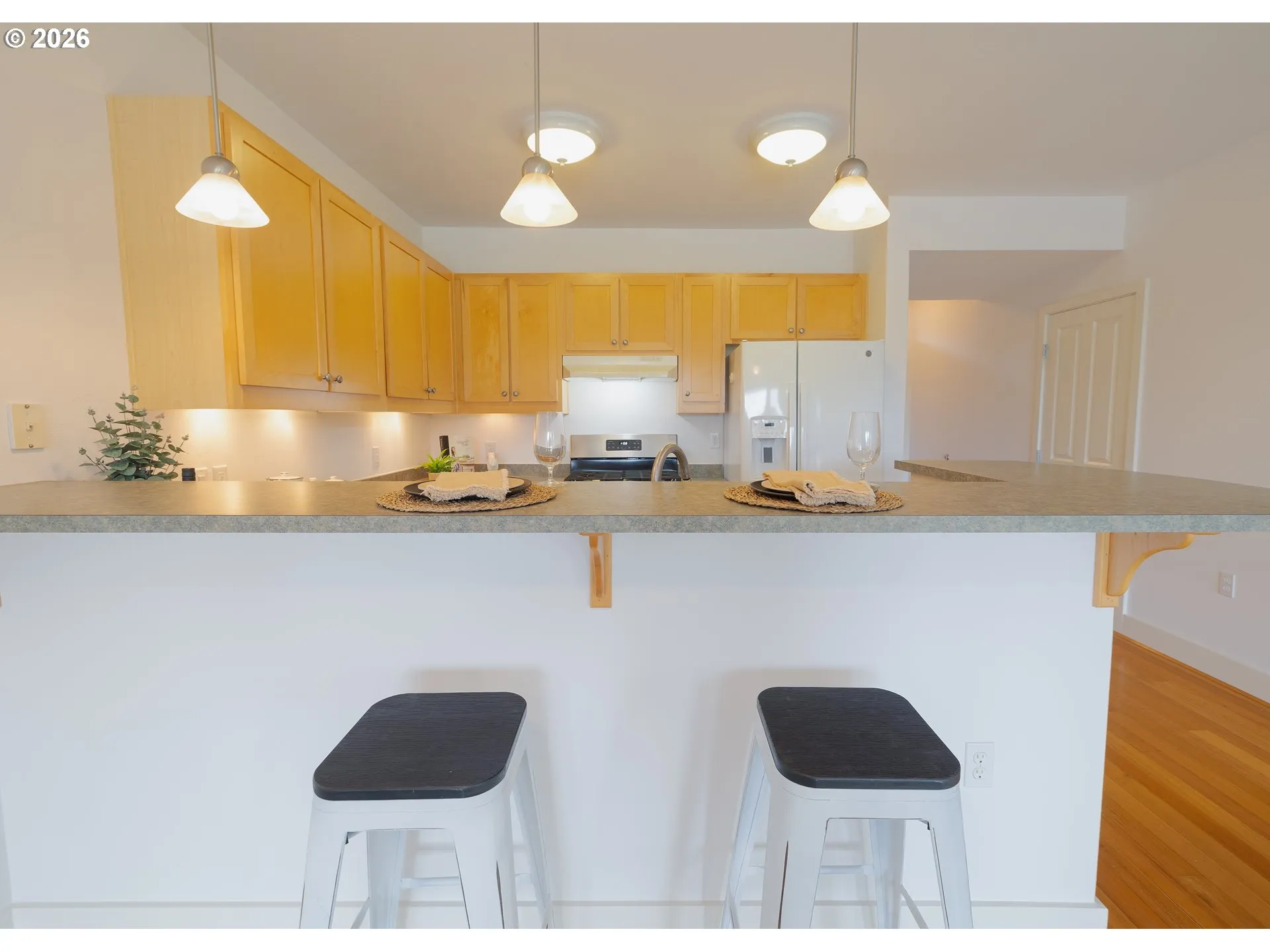 Kitchen-Breakfast Bar