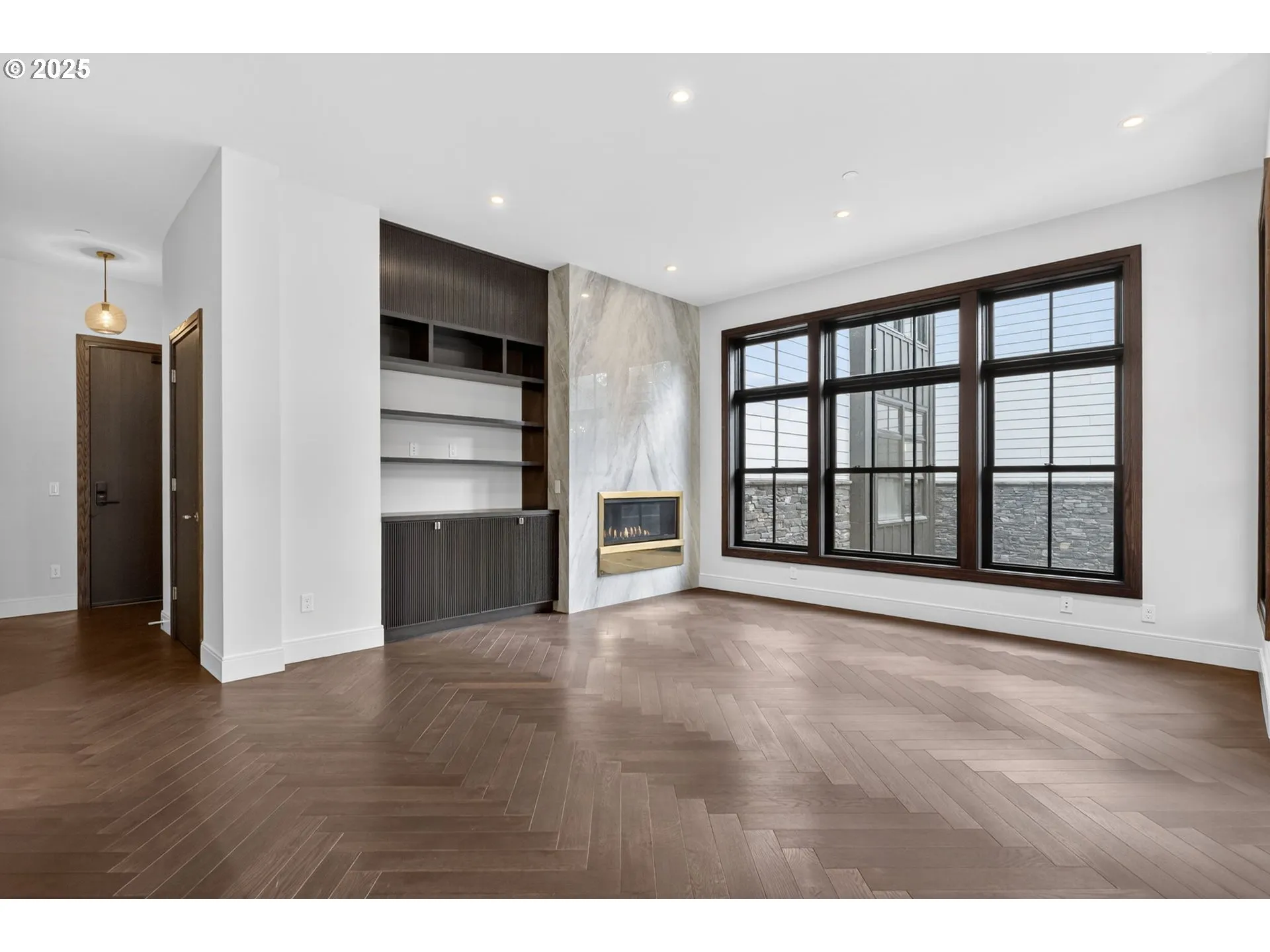 Living Room-Fireplace