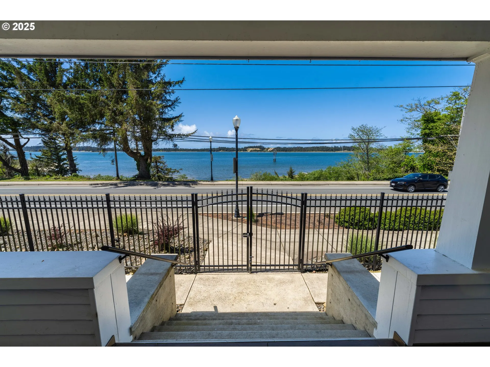 Front Yard-Fenced