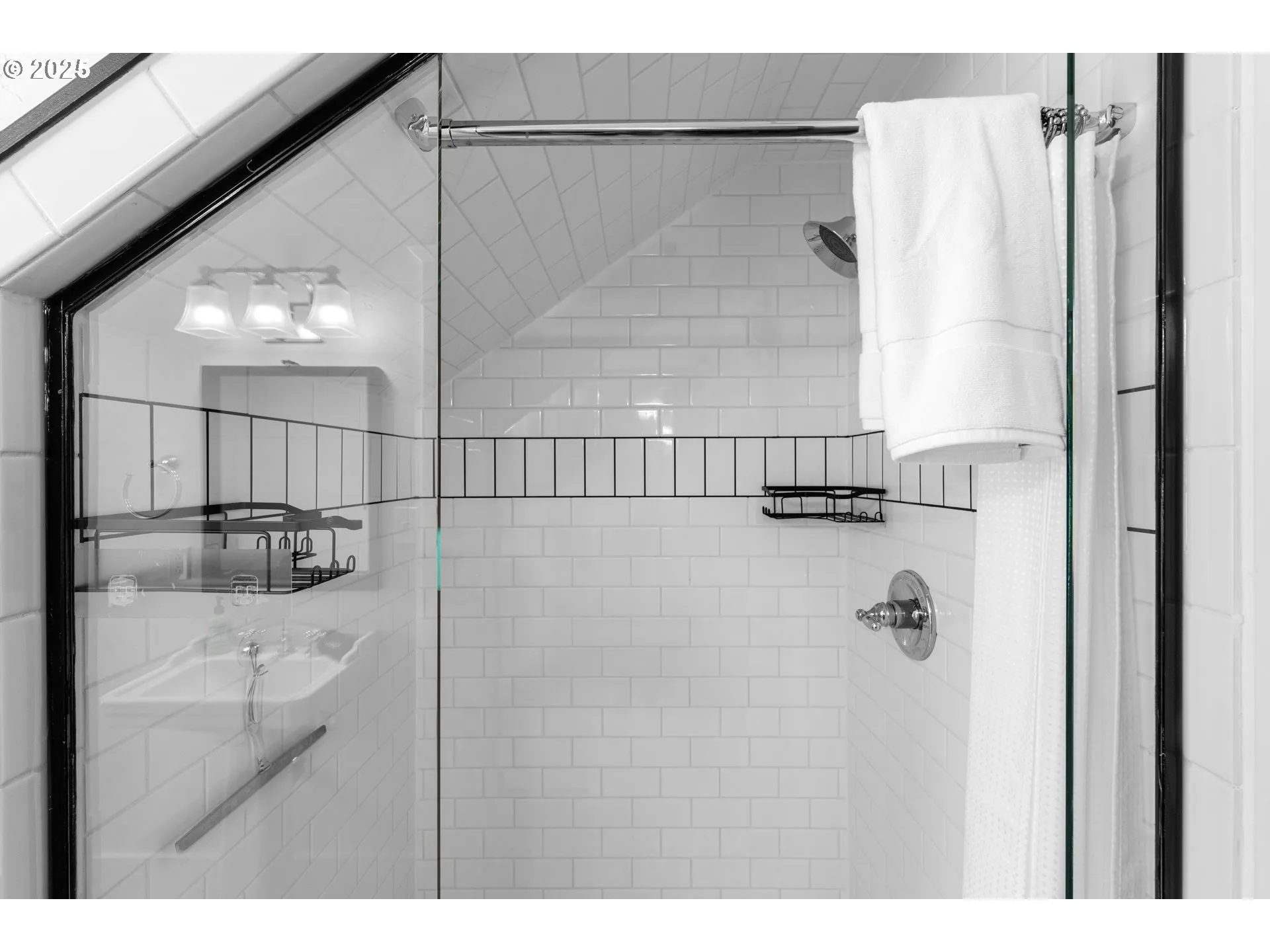 Bathroom, Continental-Upper