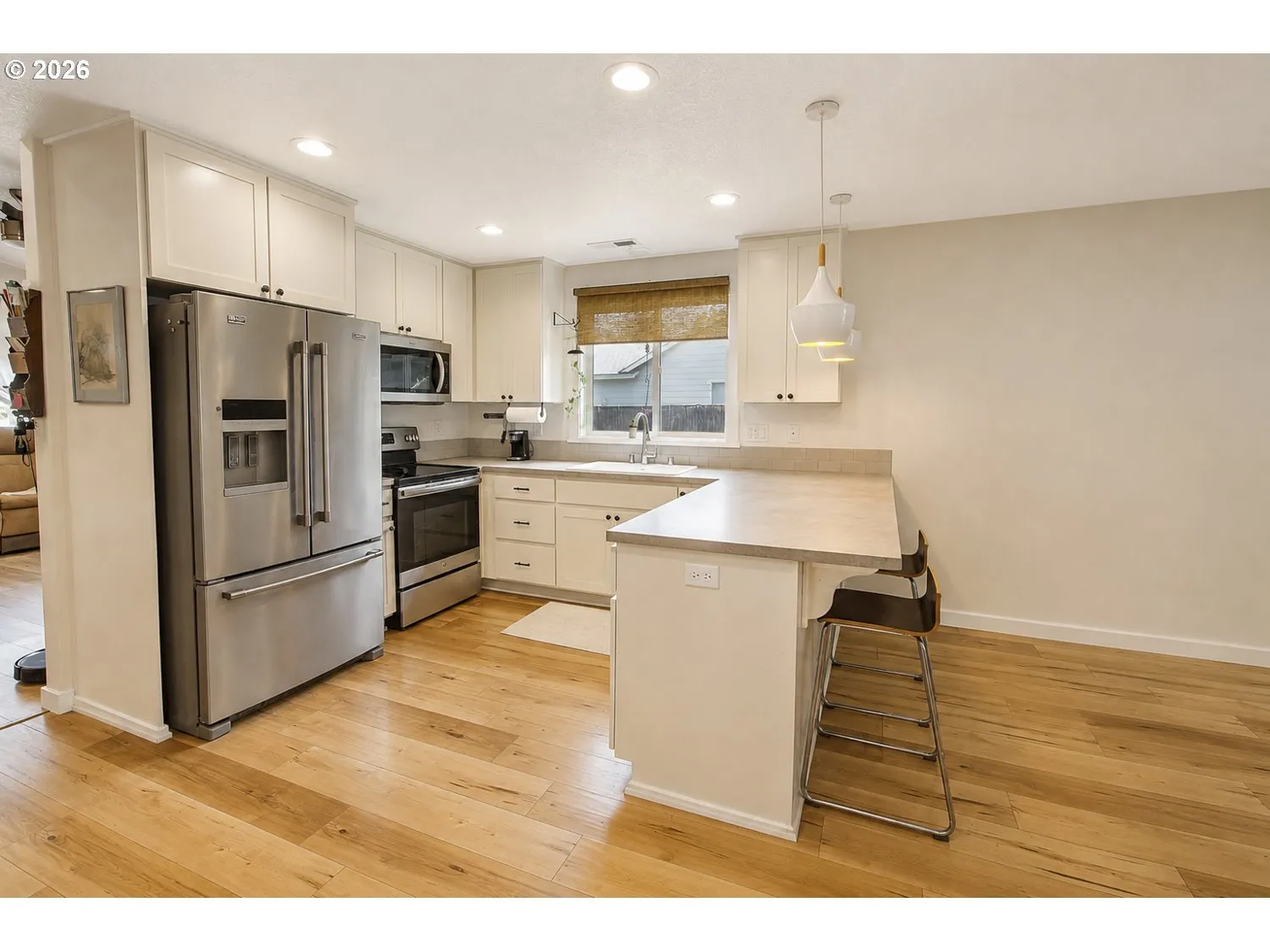 Kitchen-Breakfast Bar