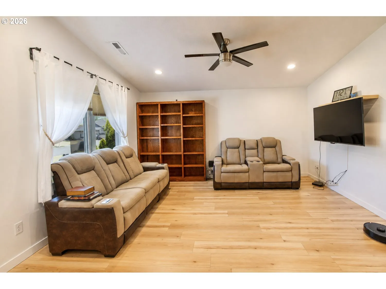 Living Room-Ceiling Fan