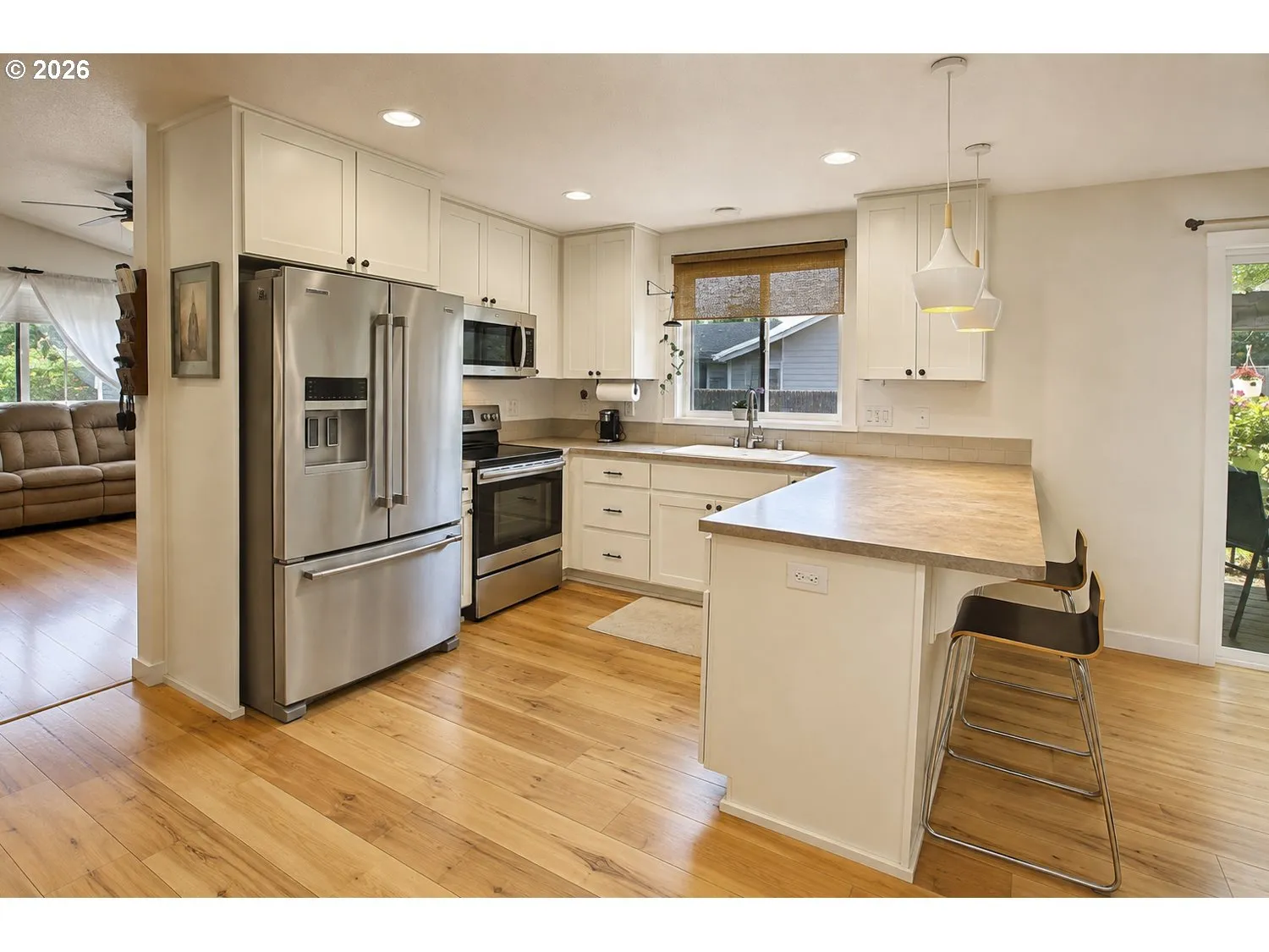 Kitchen-Breakfast Bar