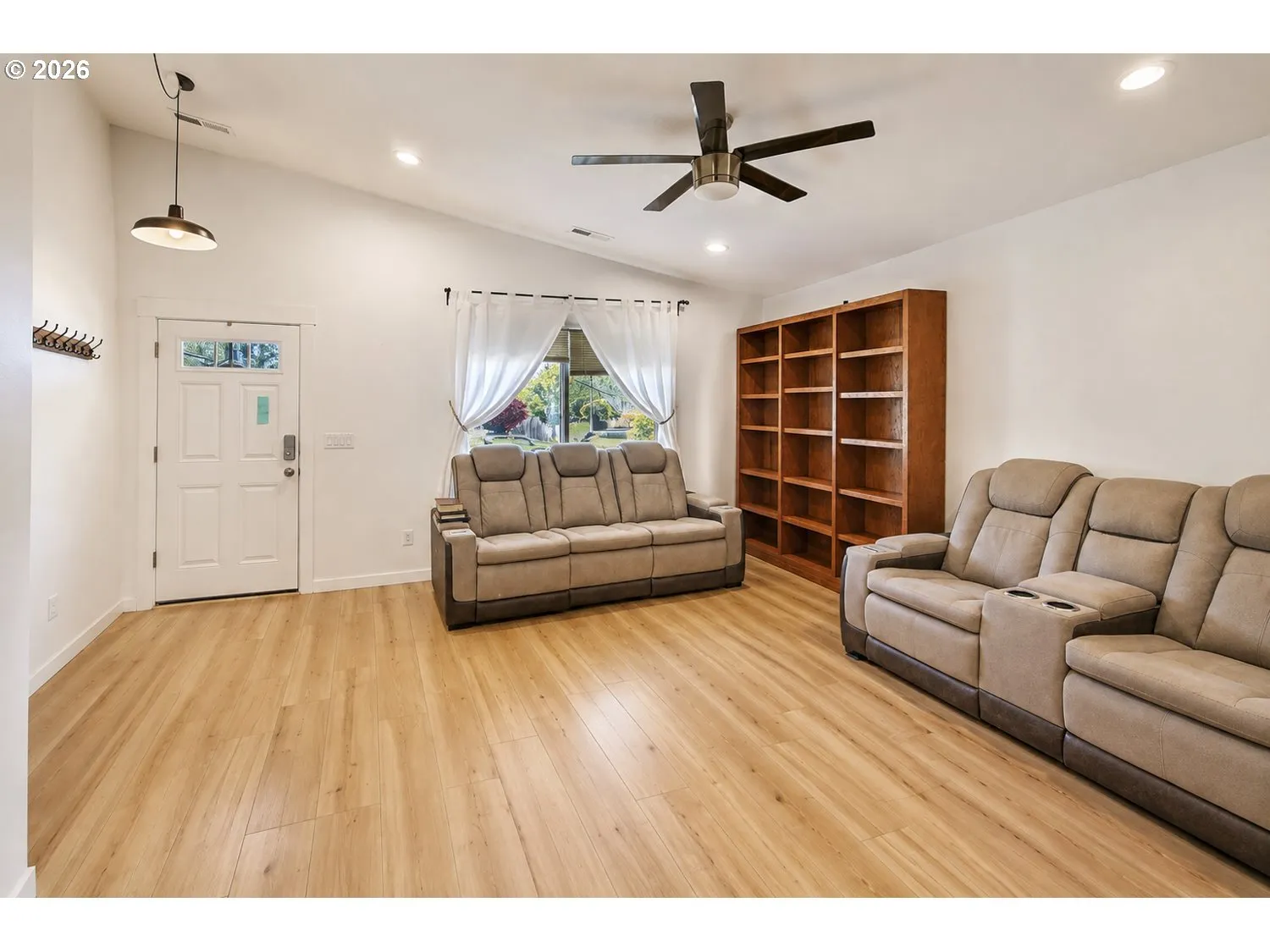 Living Room-Vaulted Ceilings