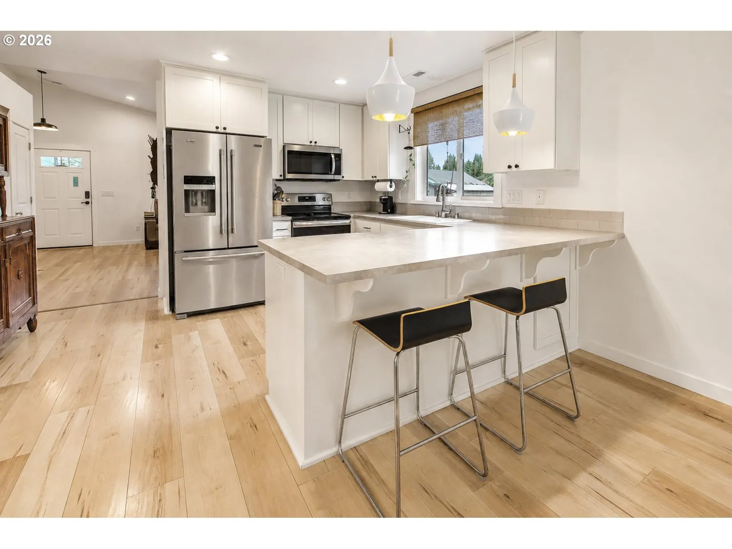 Kitchen-Breakfast Bar