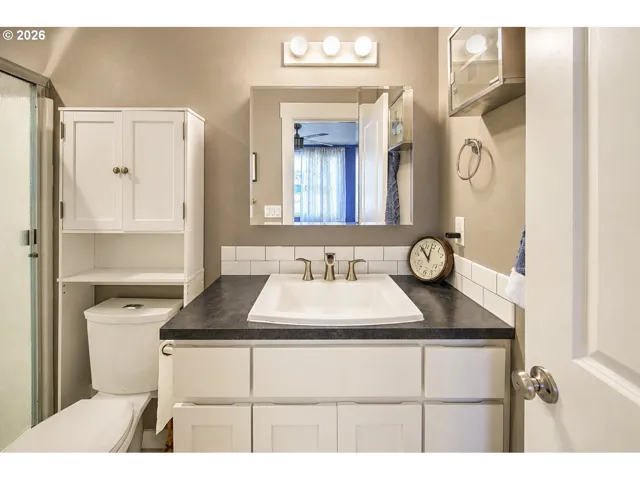 Bathroom, Attached
