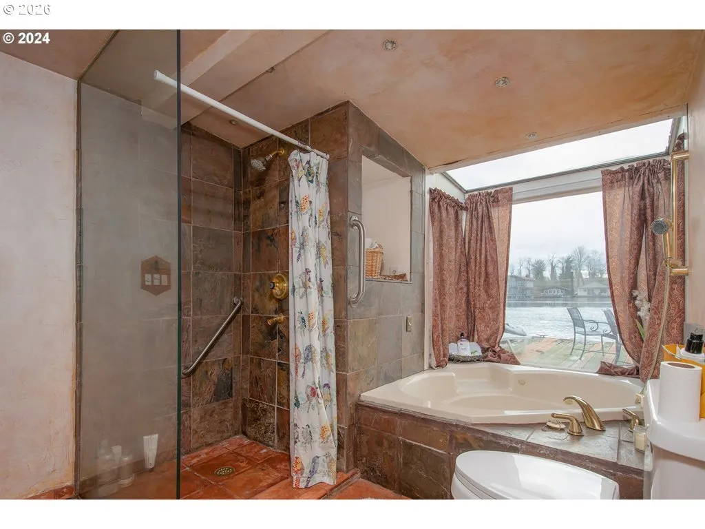 Bathroom-Walk in Shower