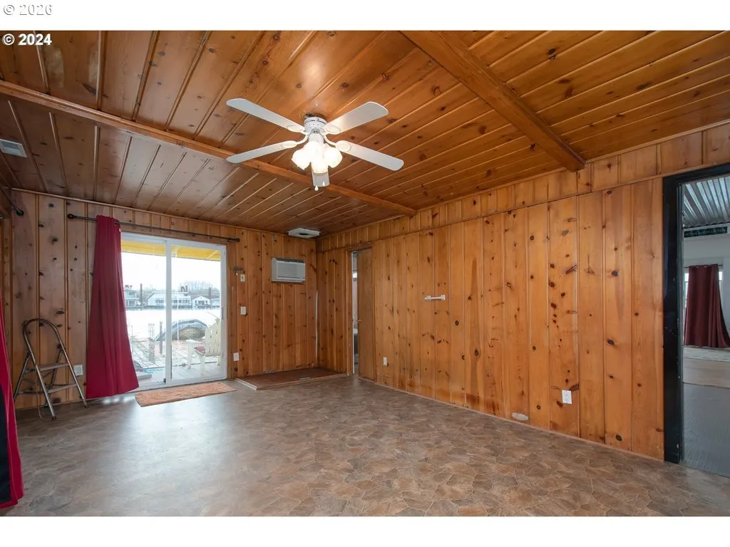 Primary Bedroom-Ceiling Fan