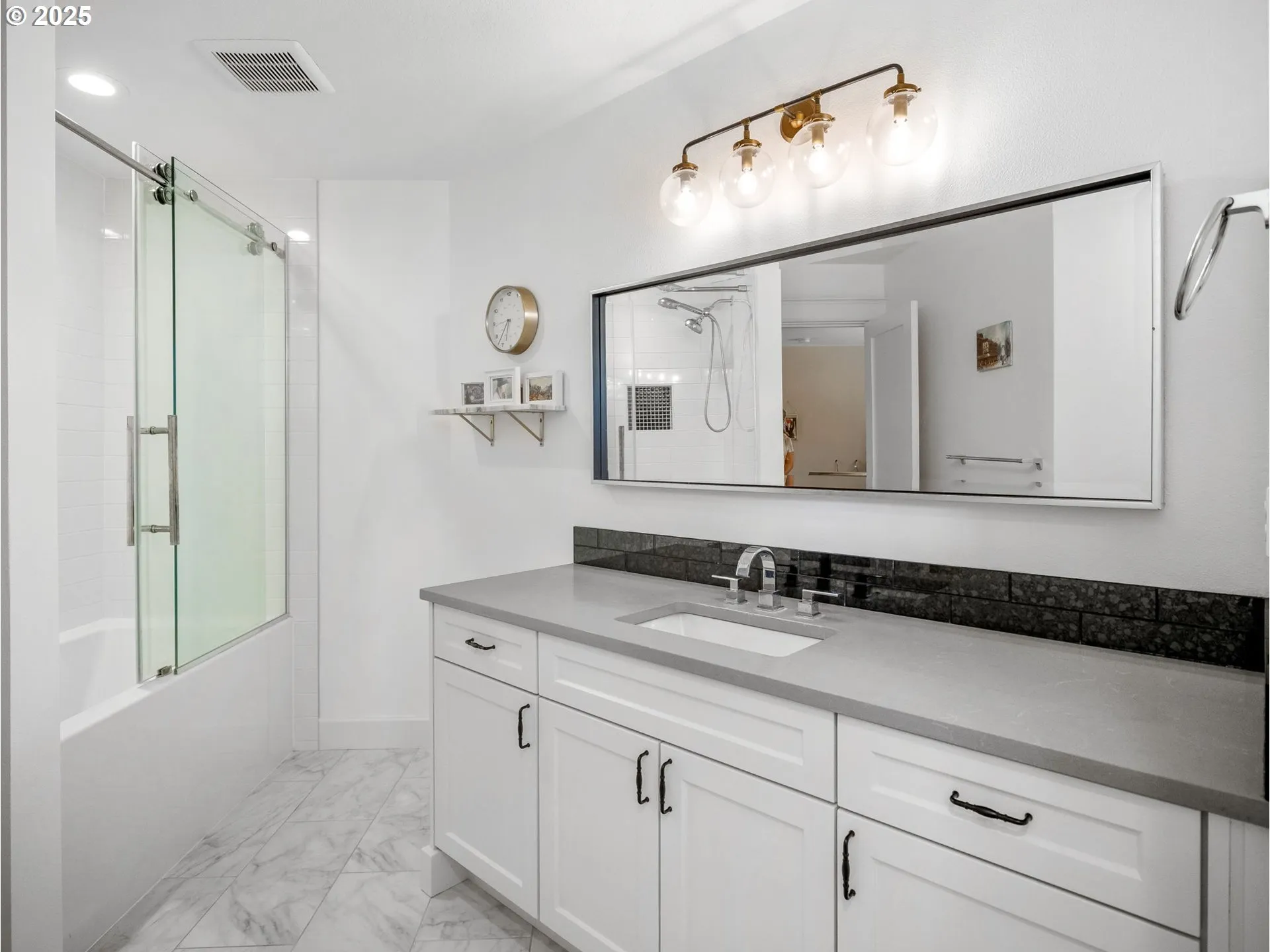 Bathroom-Upper