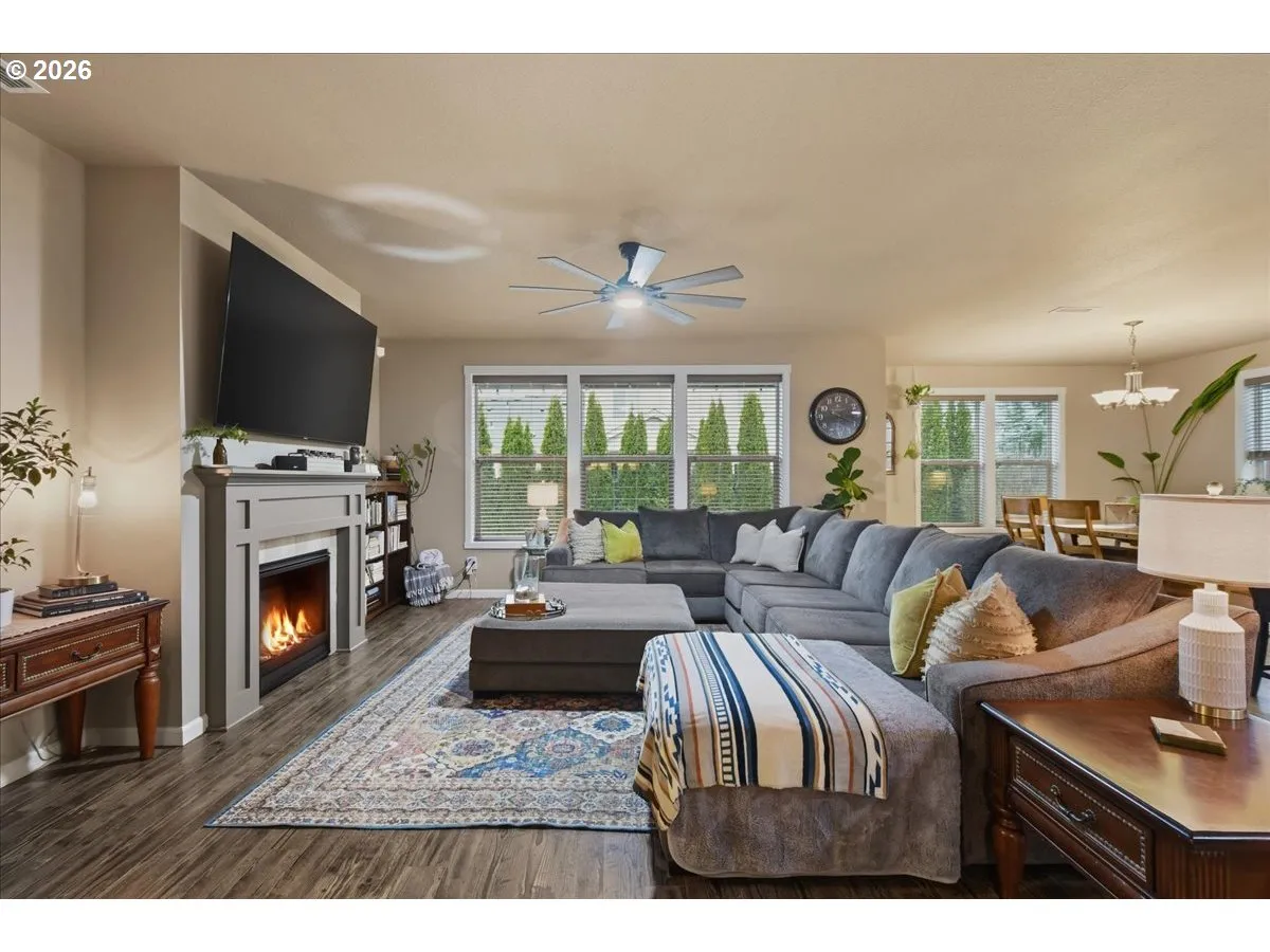 Living Room-Fireplace