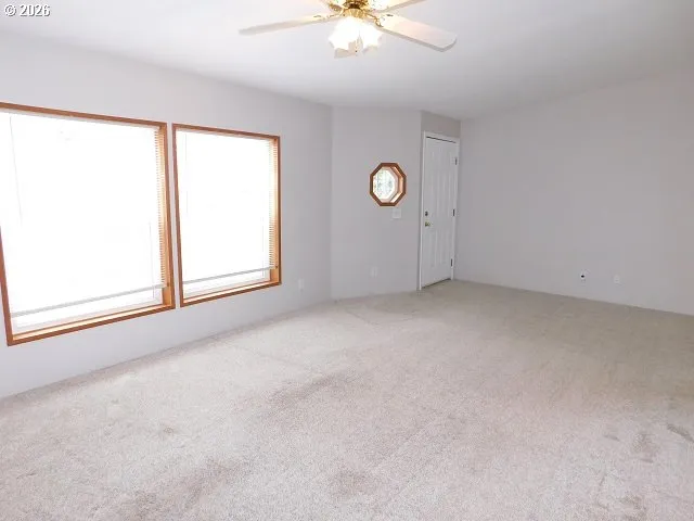 Living Room-Vaulted Ceilings