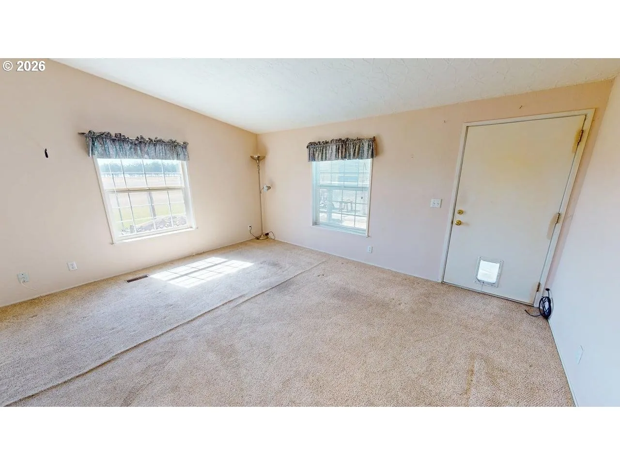 Living Room-Vaulted Ceilings