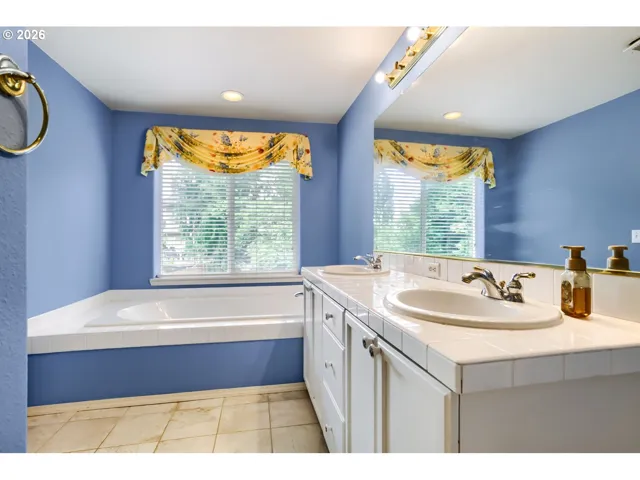 Bathroom, Attached-Garden Tub
