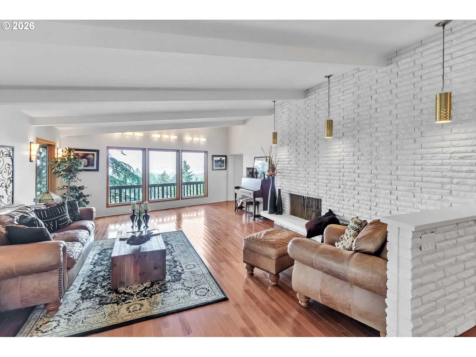 Living Room-Fireplace