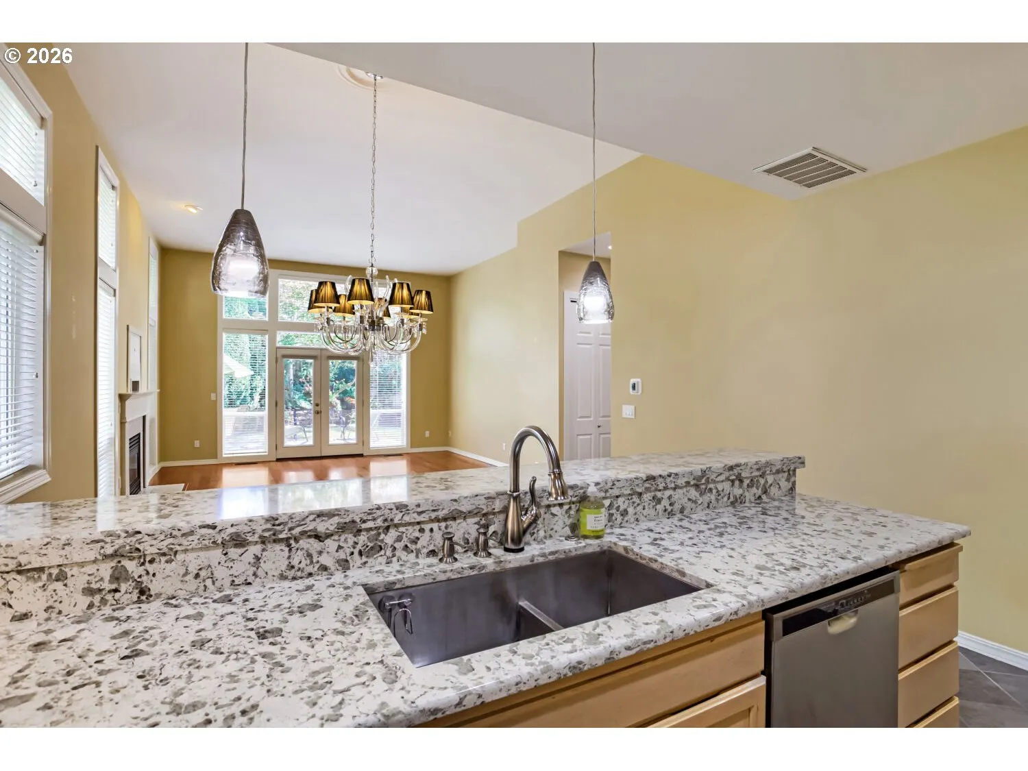 Kitchen-Breakfast Bar