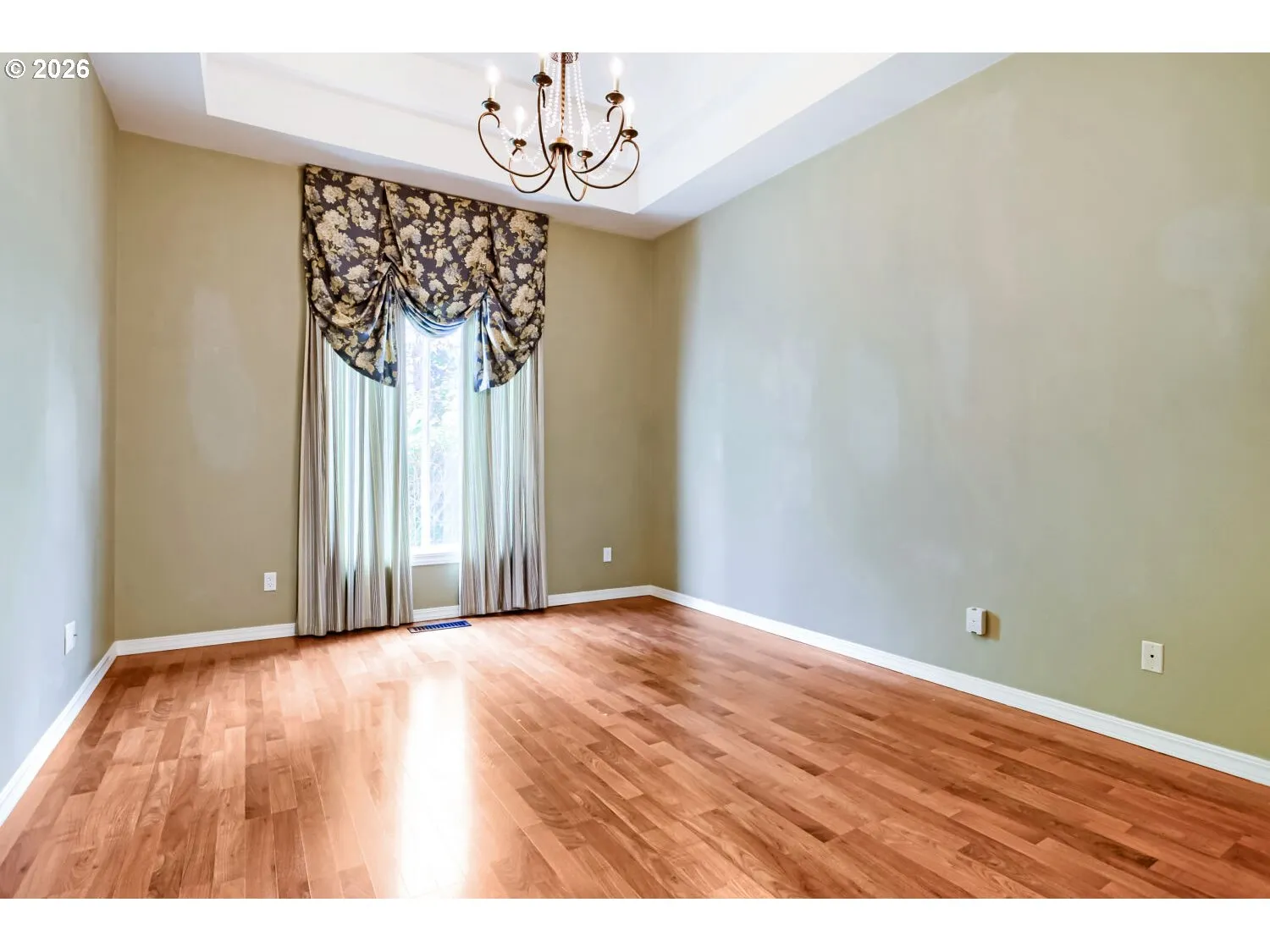 Bedroom, Owner's Suite-Main