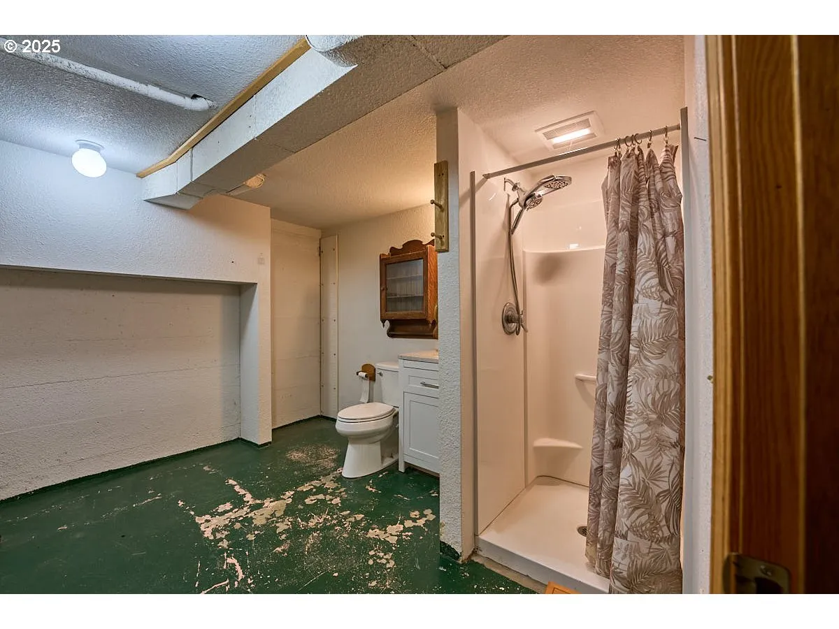Bathroom-Lower