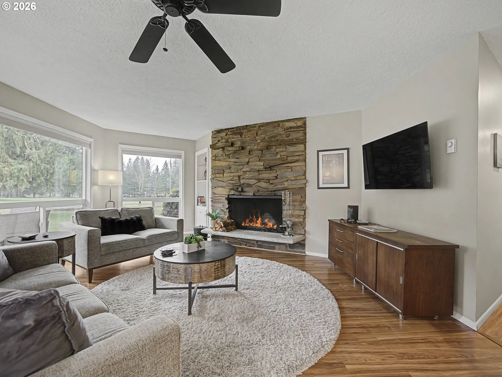Living Room-Fireplace