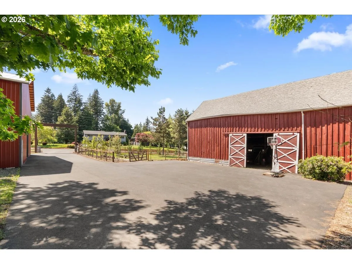Barn