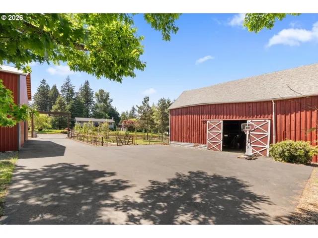 Barn
