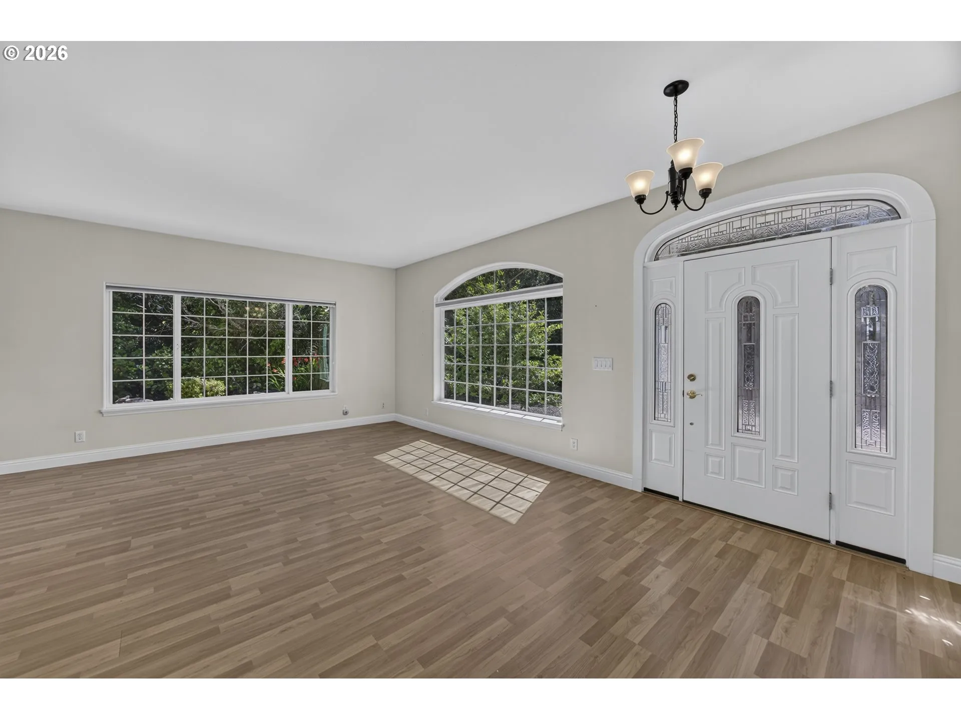 Living Room/Entrance