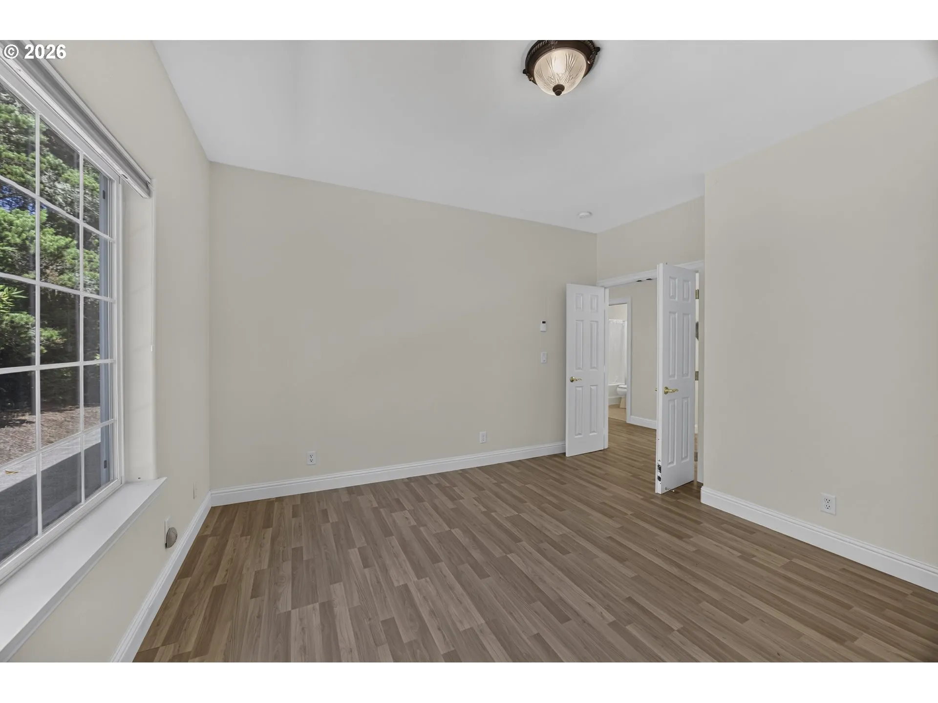 Bedroom-Full Bathroom