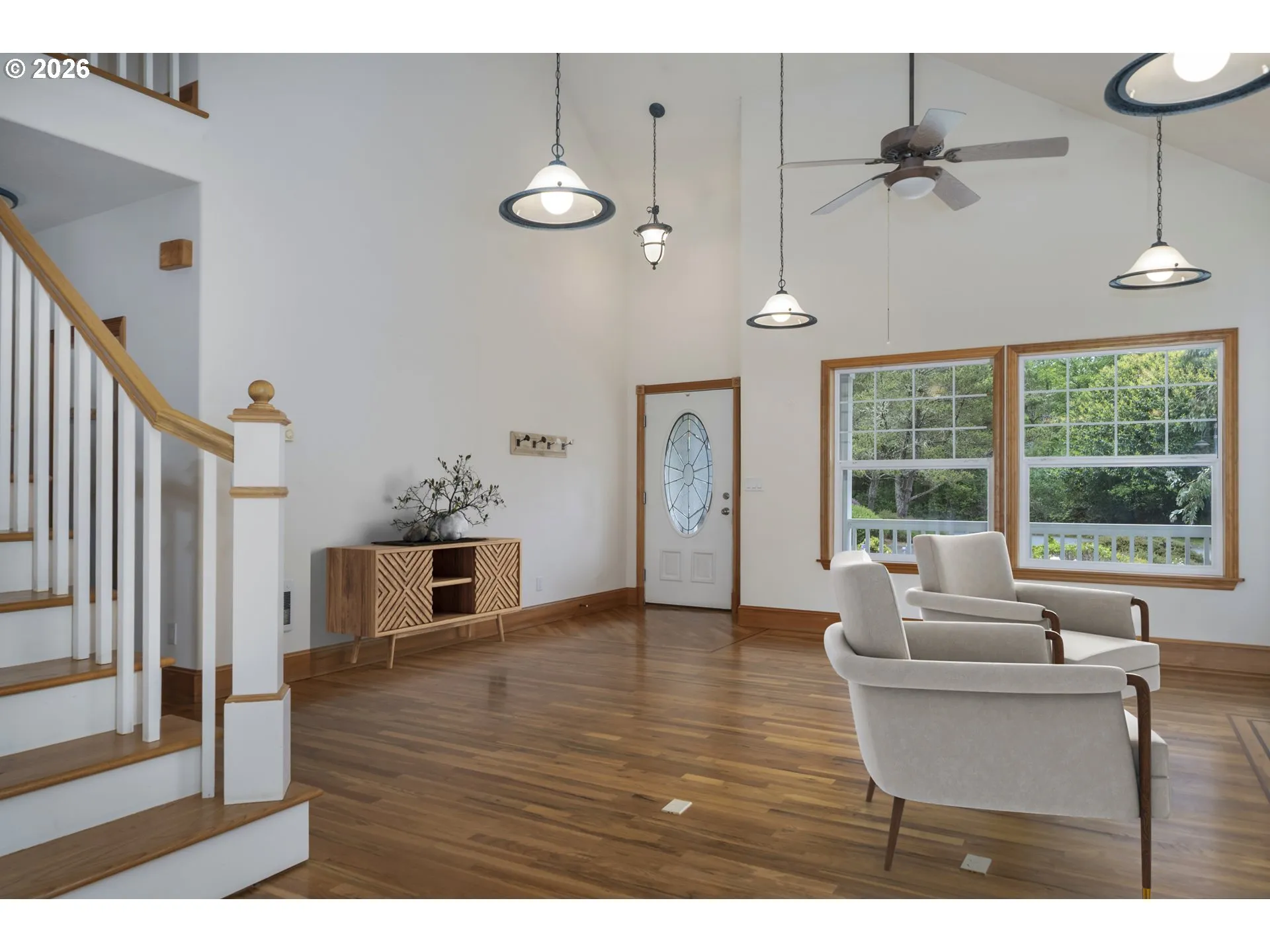 Living Room/Entrance