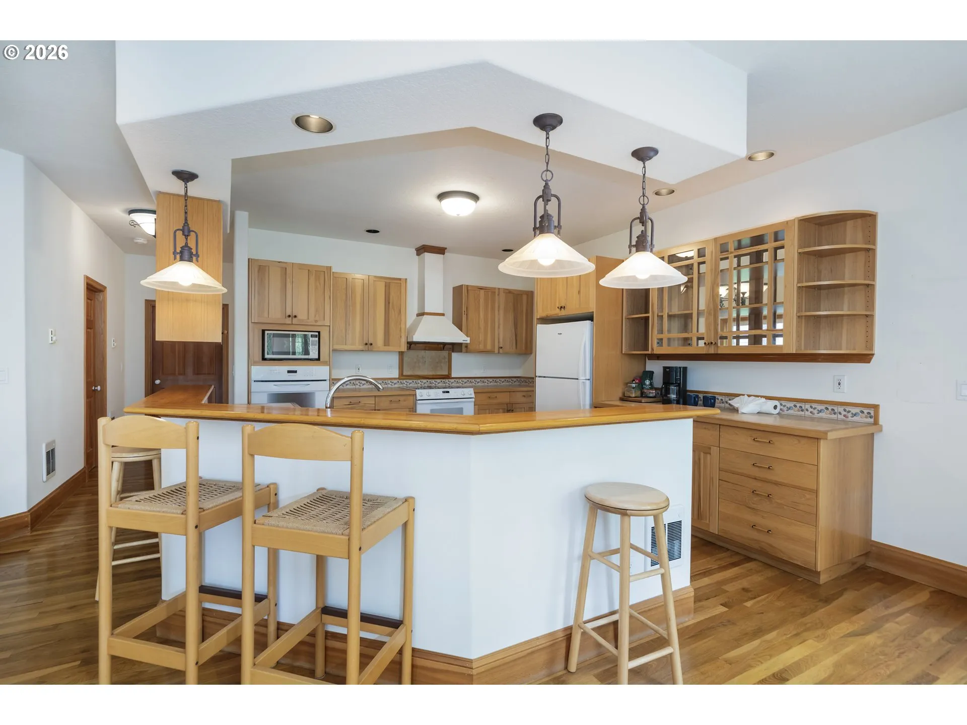 Kitchen-Breakfast Bar