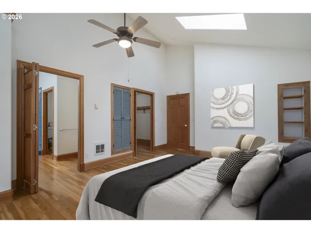 Bedroom, Owner's Suite-Skylight