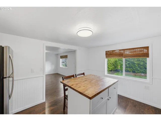 Kitchen-Eating Area
