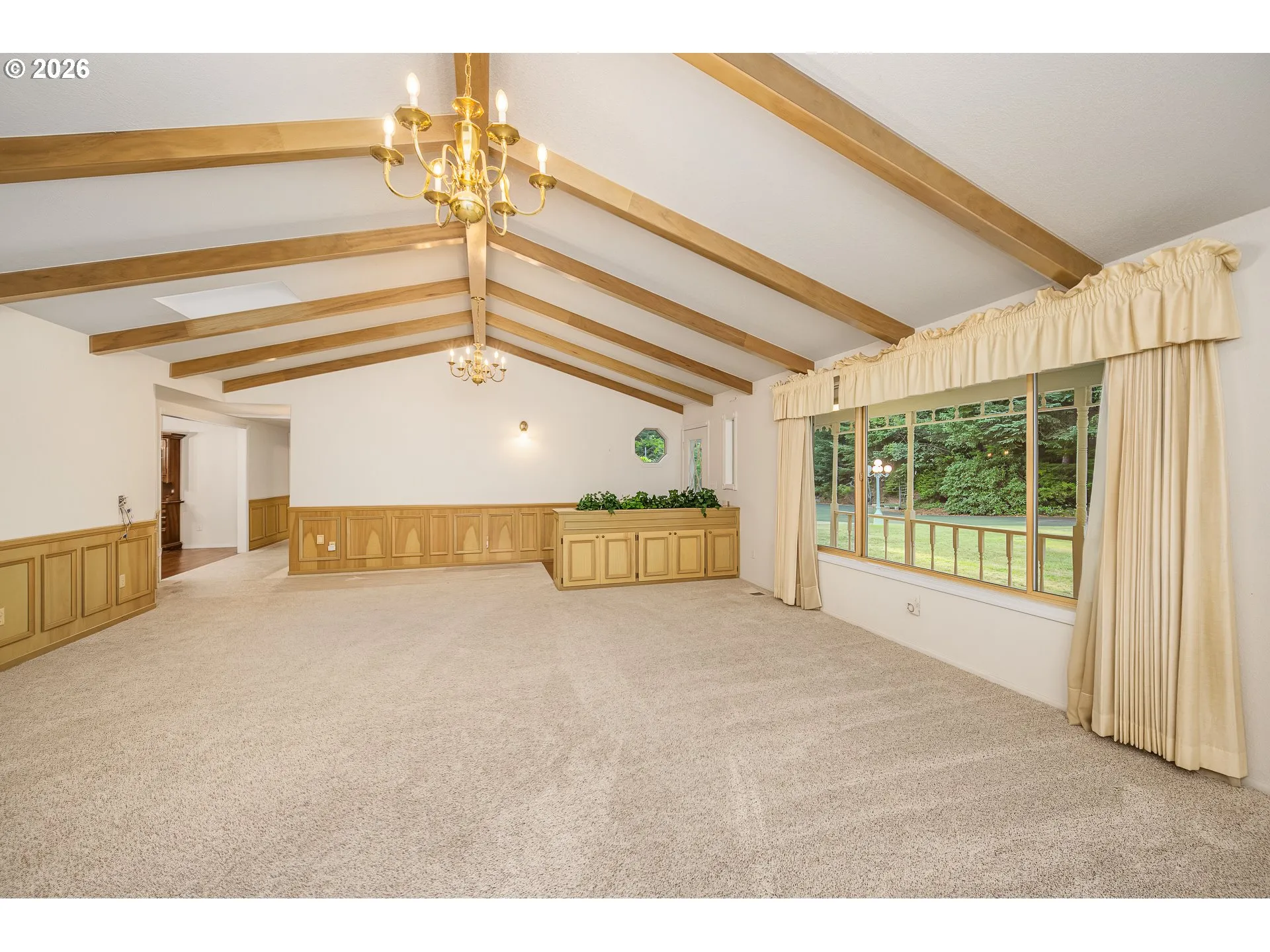 Living Room/Entrance