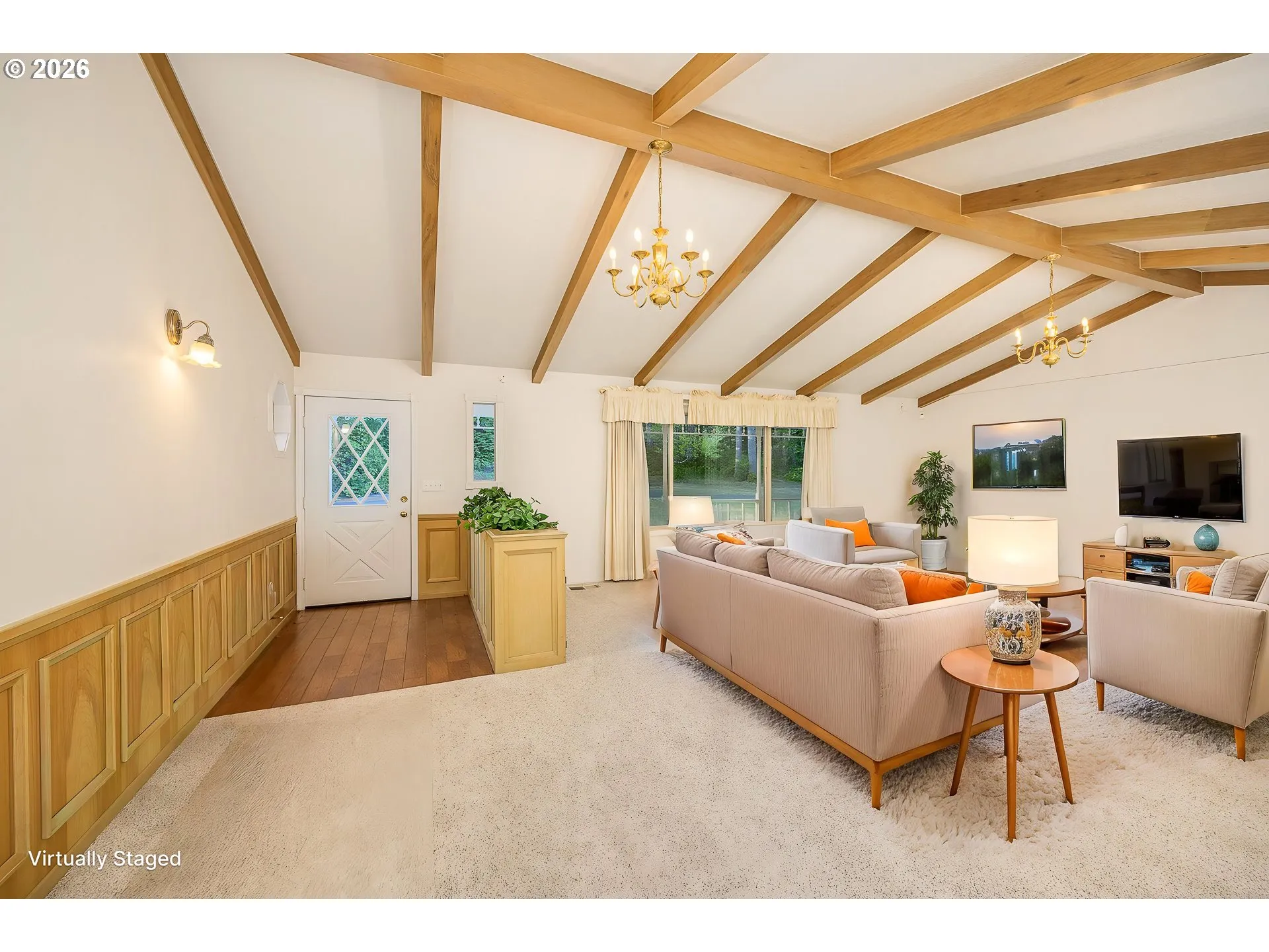 Living Room/Entrance