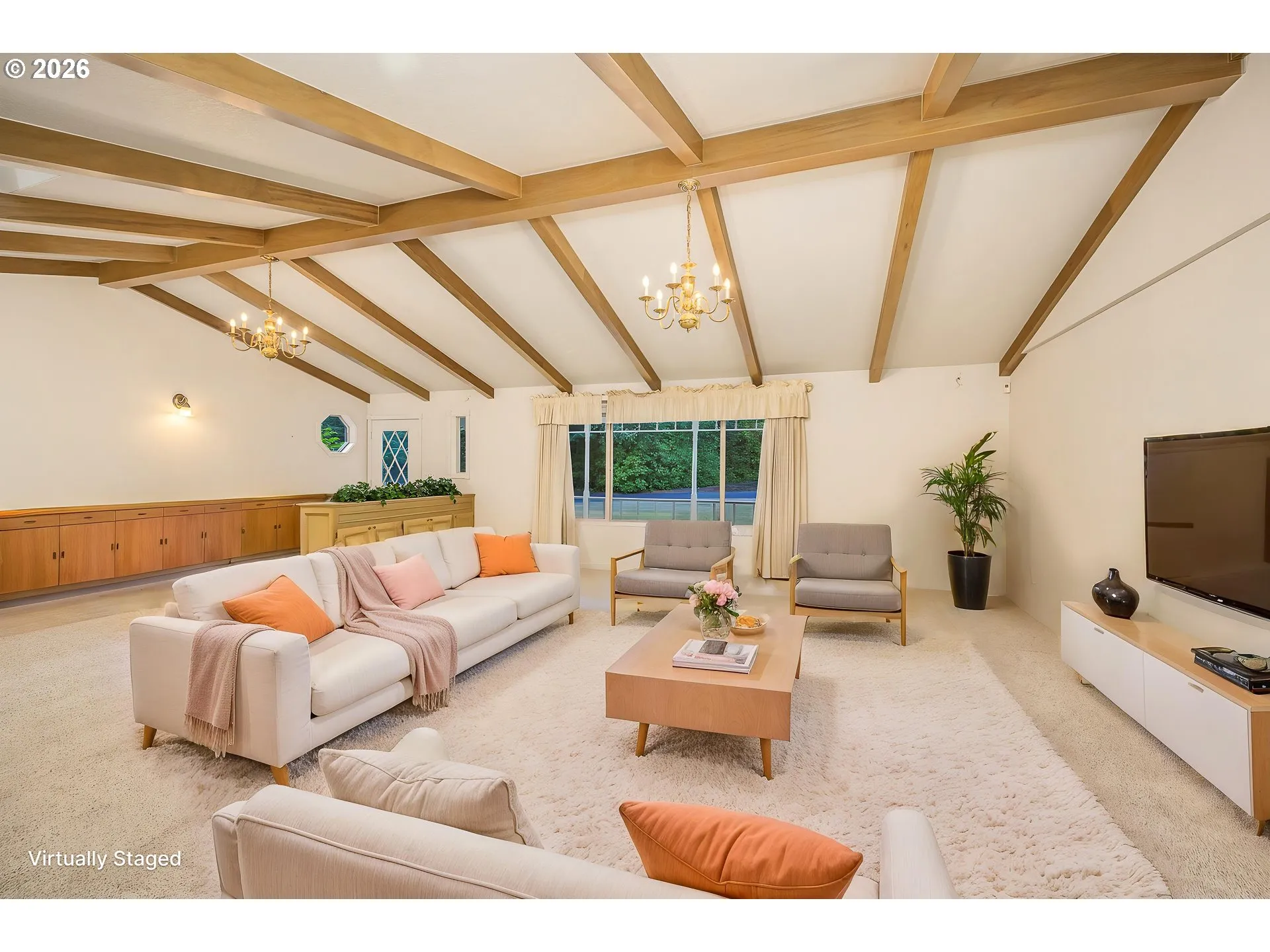Living Room/Entrance