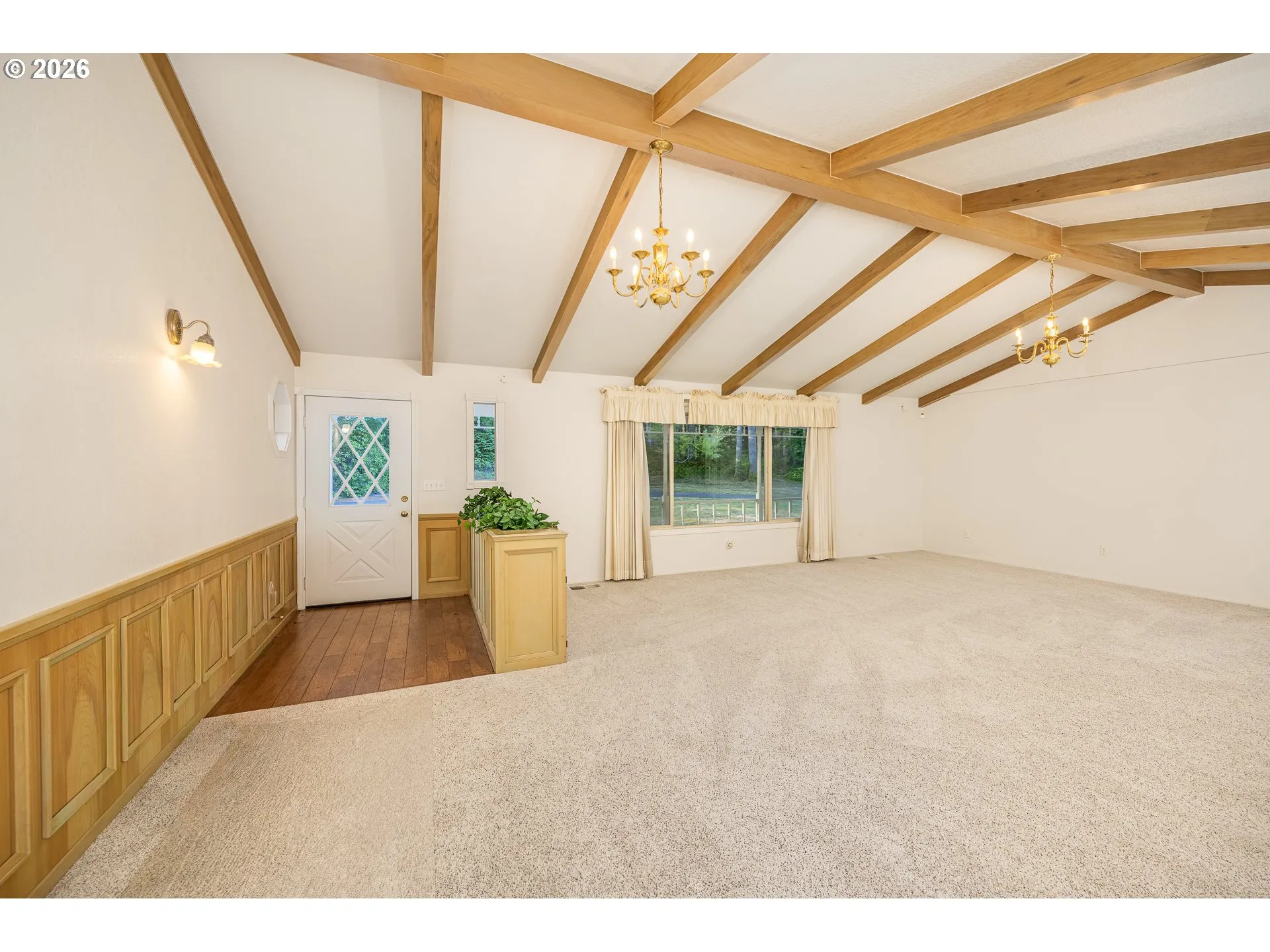 Living Room/Entrance