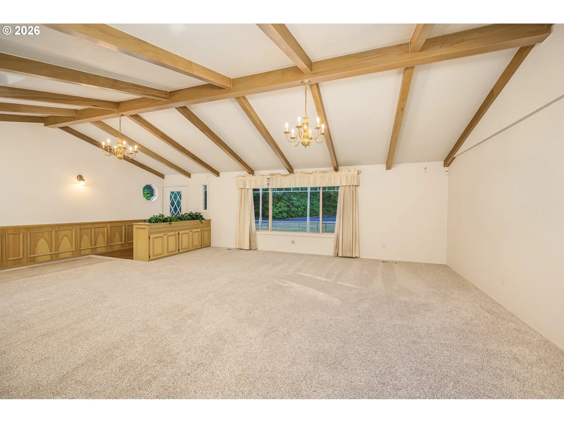 Living Room/Entrance