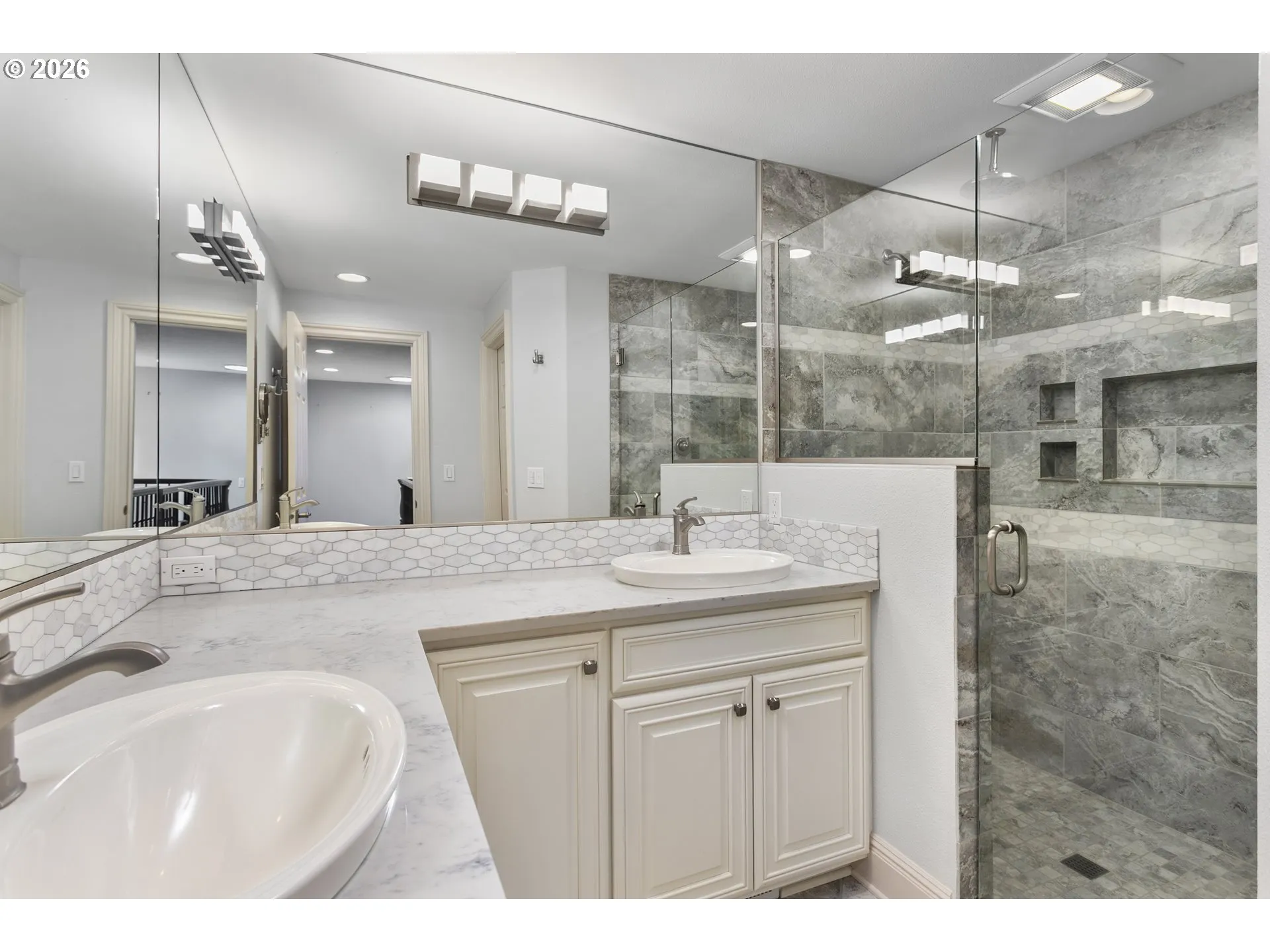 Bathroom-Upper
