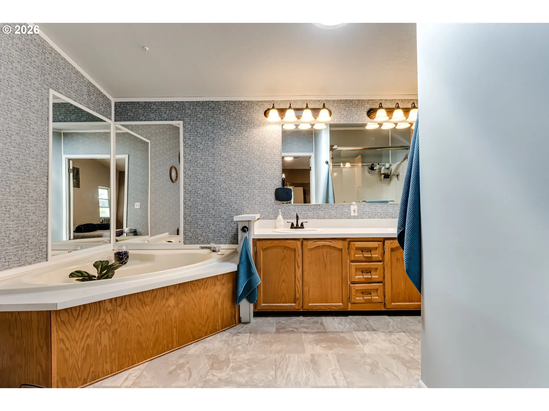 Bathroom, Attached